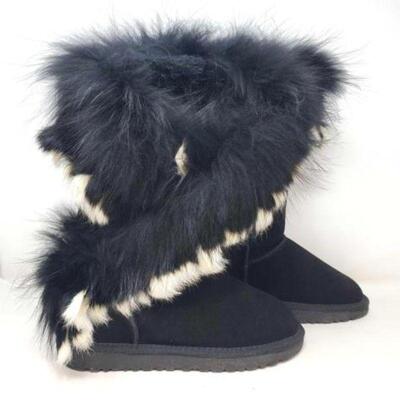 #1110 • Women's Winter Fuzzy Ugg Boots size 9