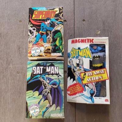 #4100 â€¢ Magnetic Fully Poseable Batman in Original Box, Batman  Kits Not Included
