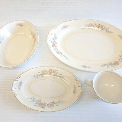 #5032 â€¢ Eggshell Georgian Dish Set with Tote