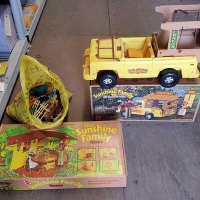 #4014 â€¢ Vintage The Sunshine Family Home, Van, and More