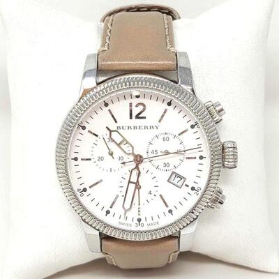 1012	

Burberry Sapphire Crystal Wrist Watch
Genuine Leather Band