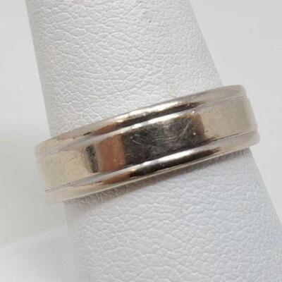 #852 • 14K Gold Band with