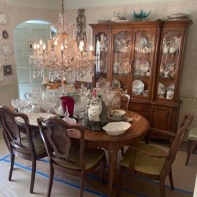BEAUTIFUL CHANDELIER, CHINA CABINET AND DINING ROOM TABLE & CHAIRS...