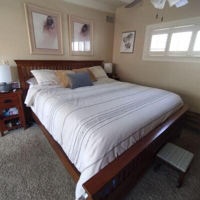 75% OFF king size bed and nightstands