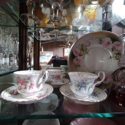 75% OFF collectable tea cups and saucers