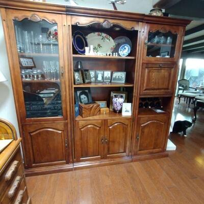 75% OFF entertainment center/hutch