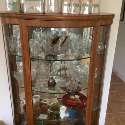 Many fine vintage pieces of glassware