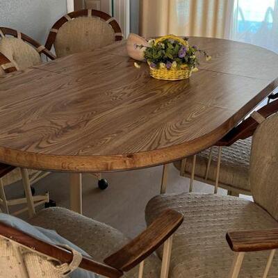 Dinning Room Table and 6 chairs 