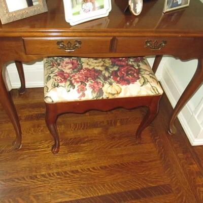 Accent Table & Bench 