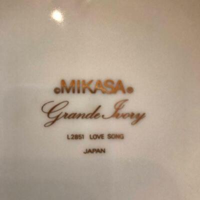 MIKASA Grande Ivory #L2851 Love Song (39 total)									
a.	8 tea cups
b.	7 tea plates
c.	8 soup
d.	8 salad
e.	6 dinner
f.	1 platter
g.	1...