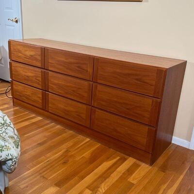 DANISH MODERN DRESSER | Long chest of drawers with nine drawers; h. 29 x w. 68 x d. 18 in.