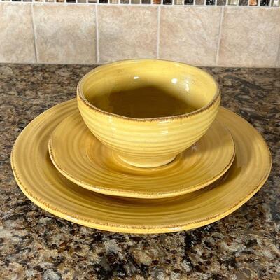 (22pc) YELLOW DINING SET | Includes dinner plates (11-1/2 in.), salad plates (8-1/4 in.) and bowls (dia. 6 in.) by Linens N Things