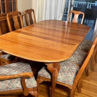 (9pc) HARDEN DINING SET | By Harden Furniture, solid cherry table and chairs dining room set, table with carved shell motif on cabriole...