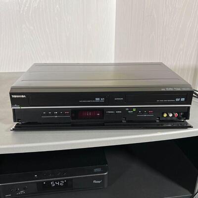 TOSHIBA VHS/DVD RECORDER | Model DVR620KU with owner's manual [turns on, untested]