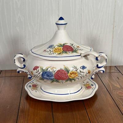 PORCELAIN SOUP TUREEN | With underplate and spoon, transferware with blue underglaze, impressed 