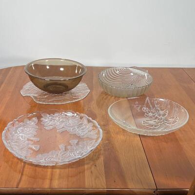 (5pc) LARGE GLASS BOWLS AND PLATTERS | A large brown Pyrex salad mixing bowl (11-1/2 in.), decorative low fruit bowl with cut cherry...