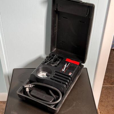 TRAVELER ELECTRIC AIR PUMP | Traveler by interdynamics, in convenient carrying case [untested]