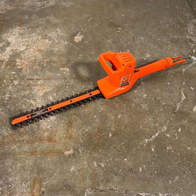 BLACK & DECKER HEDGE TRIMMER | Double insulated hedge trimmer [untested]