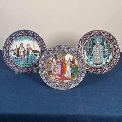 (3pc) HEINRICH DECORATIVE PLATES | Villeroy & Boch, The Russian Fairy Tales; dia. 8-1/2 in.