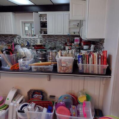 Lots of kitchen