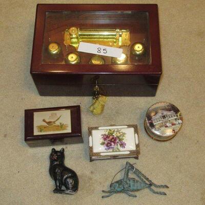 4 MUSIC BOXES ONE MISSING A POWER PLUG TWO CAST IRON DECORATIVE ITEMS AUTHENTICITY UNKNOWN