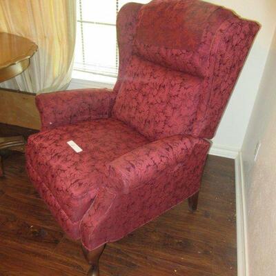 RED ROSE PATTERN QUEEN ANNE STYLE RECLINER CHAIR SMOKE FREE