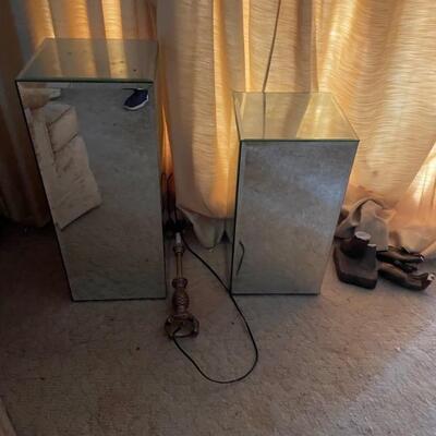 Mirrored pedestals