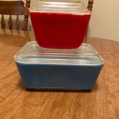 Primary Pyrex refrigerator dishes
