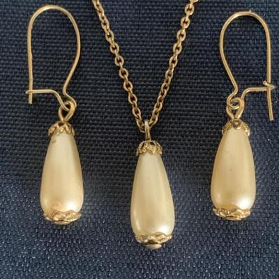 Gold and Pearl Tear Drop 16 Inch Necklace and
Pierced Earrings Set
