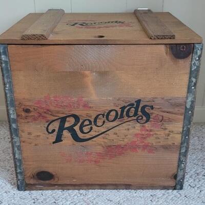 Retro Style Wooden Hinged Box for LP Vinyl Albums