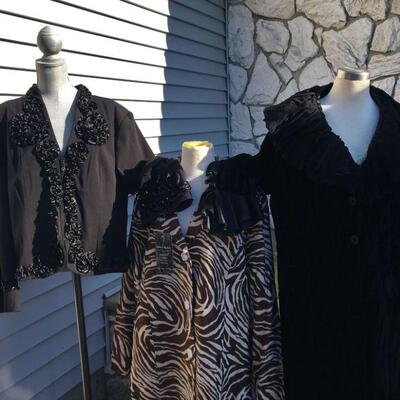 Vogue !
Most are plus sizes 2x- 4x and most are NEW with tags 