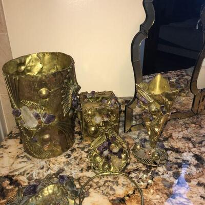 Unique copper/brass with quartz  crystals & amethyst handmade wastebasket ,tissue box cover & soap dish & towel ring
(Sorry ,...