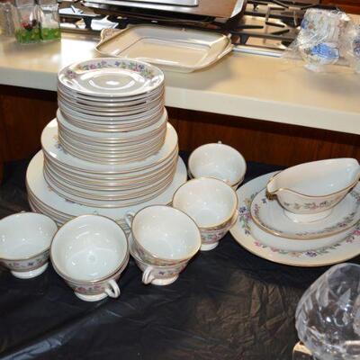 Pickard Garland Dinner Service for 10 