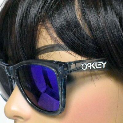 Oakley Frogskins Sunglasses in Soft Bag