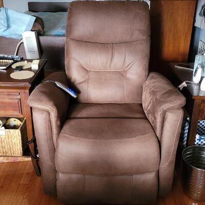 Lift chair used twice brand new