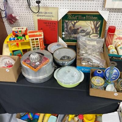 Vintage Kitchen, Pabst Mirror, Stamps, Fisher Price Set, Pyrex, Terracotta Bowl and Turtle (Mexico), Cake Saver