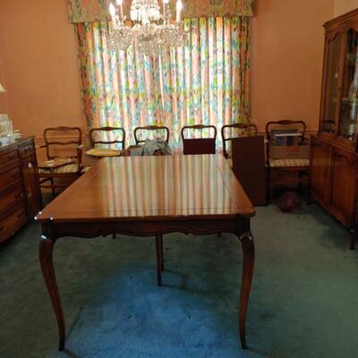 R way dining room table with self stored leaves 499.