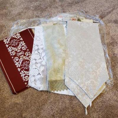 #1706 • Table Runners