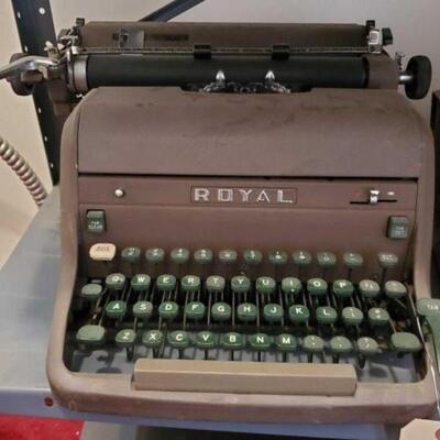 #2832 • Royal Typewriter