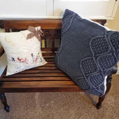 #1722 • Kids Bench with 2 Pillows Includes UGG Pillow.