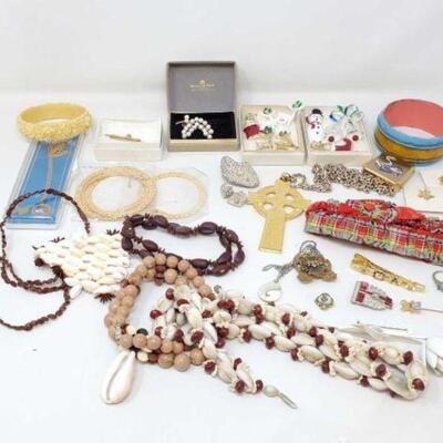 2064	

Costume Jewelry
Includes Pins, Necklaces, Bangles, Earrings and More