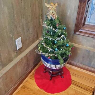 2176	

Mini Christmas Tree with Planter and Tree Skirt
Includes Ornaments and Tinsel