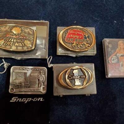 #1552 • 4 Snap-On Buckles And Playing Cards