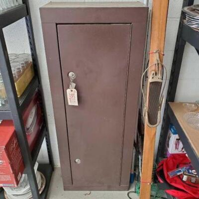 #3522 • Gun Cabinet With Key Measures Approx: 21