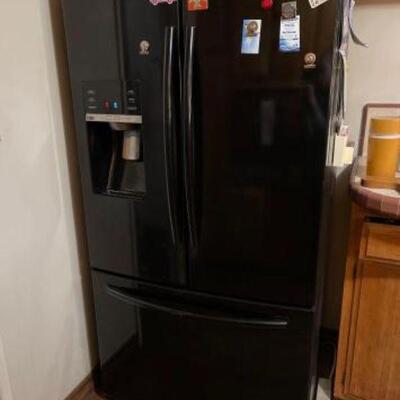 #2462 • Samsung Refrigerator Model Number: RF23HCEDBBC Serial Number: 0ALS4BBH900110P Measures Approx: 36”x29”x70”