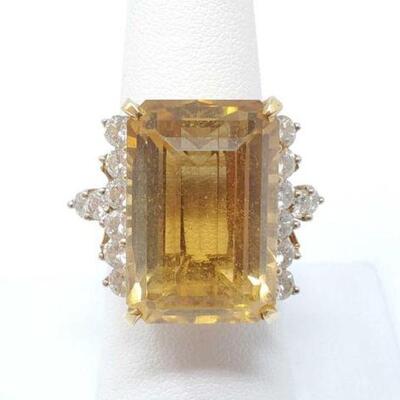 2000	

18k Gold Ring with Large Citrine Stone and Diamond Accents, 14g
Weighs Approx: 14g
Ring Size: 7.5