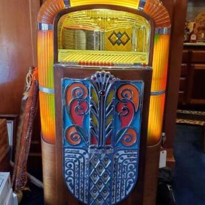 140 â€¢ Vintage Rock-Ola 1426 Jukebox Measures Approx 30"x26"x57"
Includes Keys