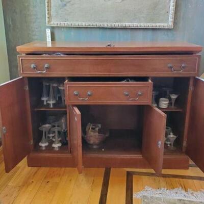 2162	

Wooden Cabinet with Keys
Measures Approx: 48