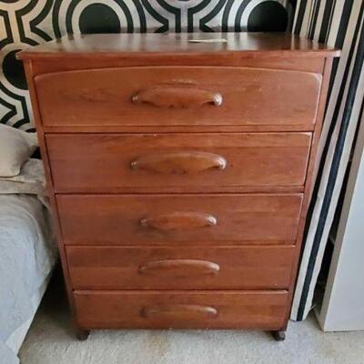 2550 â€¢ 2 Matching Dressers And Night Stand Night Stand Measures Approx 17