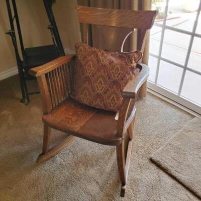 #1224 â€¢ Vintage Rocking Chair  Measures Approx 23"x18"x30" 